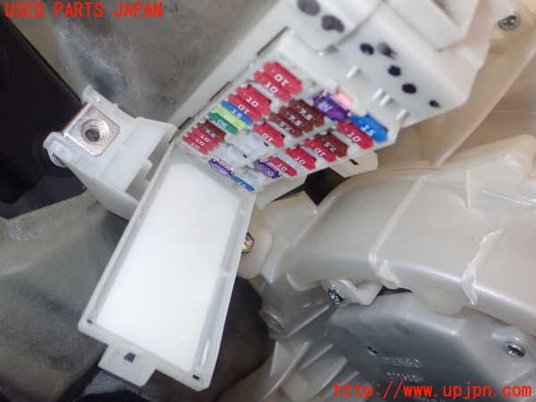 1UPJ-9232906742]レクサス・CT200h(ZWA10)ヒューズボックス2 中古_3