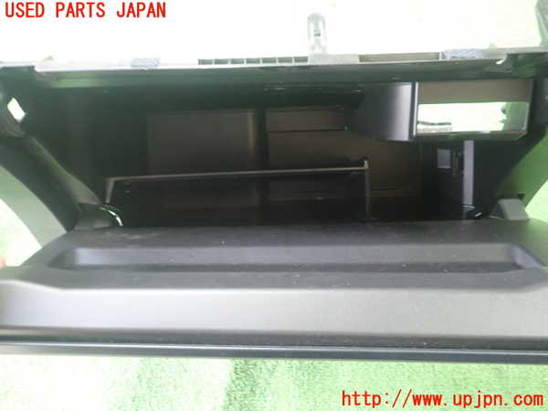 1UPJ-9232907516]レクサス・CT200h(ZWA10)グローブボックス1 中古_2