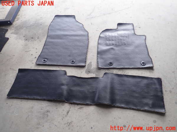 1UPJ-9232907800]レクサス・CT200h(ZWA10)フロアマット 中古_4