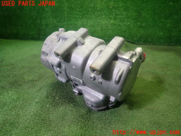 1UPJ-9232916025]ハリアー ハイブリッド(AVU65W)エアコンコンプレッサー 中古_2