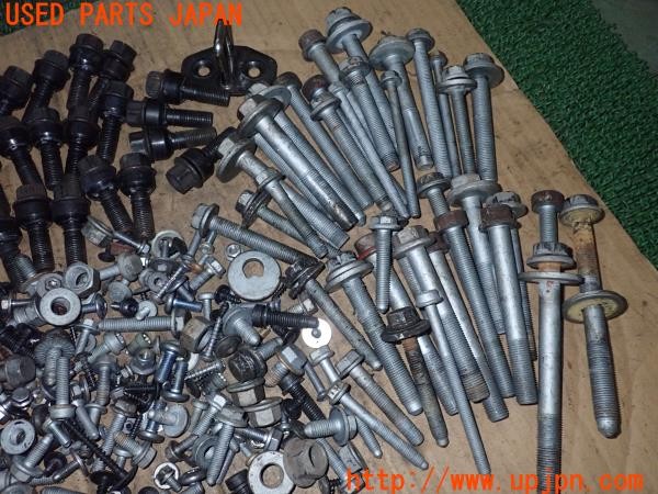 3UPJ=9232930720]ポルシェ カイエン S ハイブリッド(92ACGE 958型)ネジ・ナット・ステー類 セット ジャンク_2