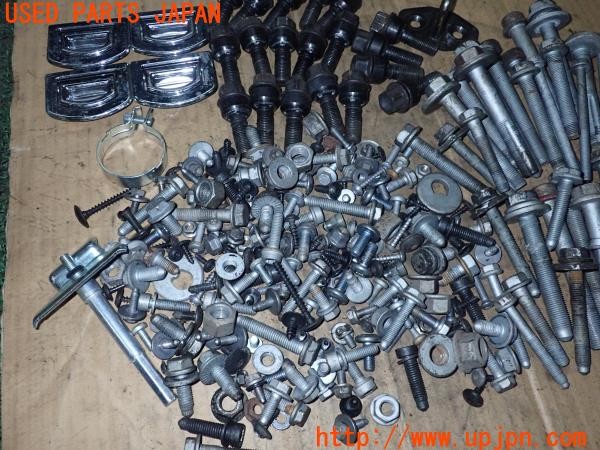 3UPJ=9232930720]ポルシェ カイエン S ハイブリッド(92ACGE 958型)ネジ・ナット・ステー類 セット ジャンク_3