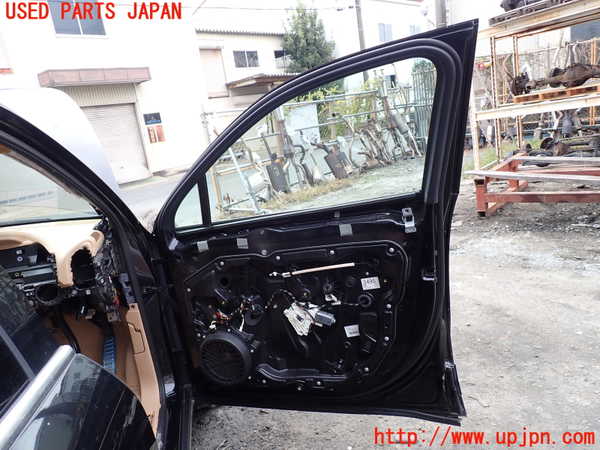 1UPJ-9232931230]ポルシェ・カイエン S ハイブリッド(92ACGE)右前ドア SEKURIT M35 【ジャンク】_4