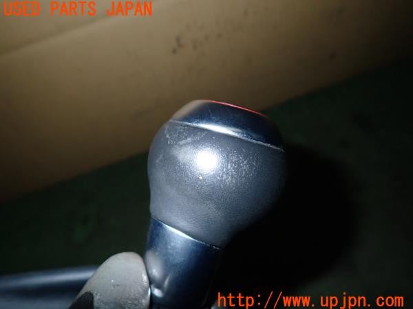 3UPJ=9232940614]アウディ S5 スポーツバック(8TCREL)純正 シフトノブ ブーツ付き 中古_4