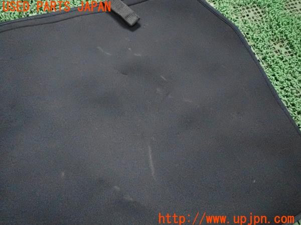 3UPJ=9232940634]アウディ S5 スポーツバック(8TCREL)純正 リアバンパープロテクトマット 中古_3