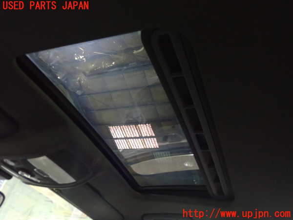 1UPJ-9232941470]アウディ・S5 スポーツバック(8TCREL)1列目サンルーフガラス M88 中古_4