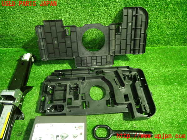 1UPJ-9232947805]アウディ・S5 スポーツバック(8TCREL)車載工具 中古_2