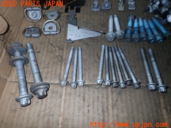 3UPJ=9232960720]ベンツ C200 ステーションワゴン(204248 S204)ネジ・ナット・ステー類 セット ジャンク_3