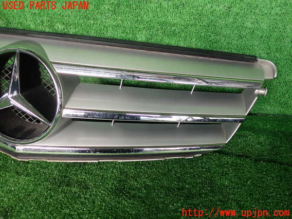 2UPJ-9232961050]ベンツ C200 ステーションワゴン(204248)(204)ラジエターグリル 中古_3