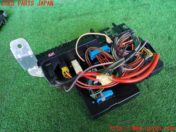 2UPJ-9232966742]ベンツ C200 ステーションワゴン(204248)(204)ヒューズボックス2 中古_2
