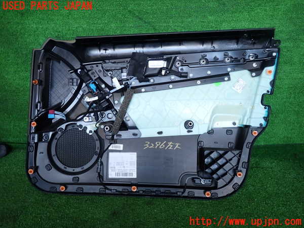 2UPJ-9232961264]ベンツ C200 ステーションワゴン(204248)(204)左前ドア内張り 中古_3