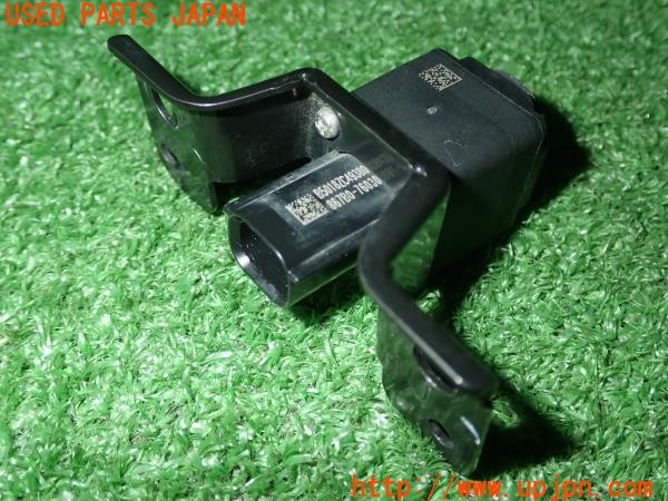3UPJ=9232970560]レクサス UX250h Ｆスポーツ(MZAH10)純正 867B0-76030 フロントカメラ 中古_3