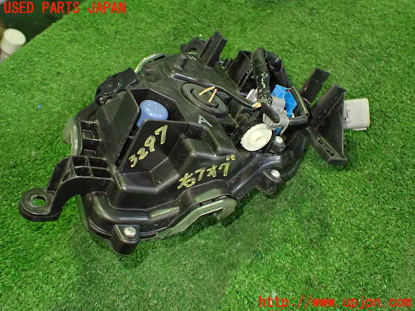 2UPJ-9232971180]レクサス・UX250h(MZAH10)右フォグ 中古_2