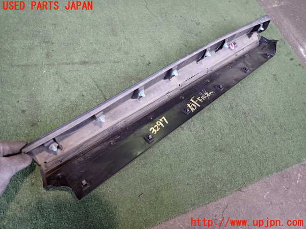 2UPJ-9232971232]レクサス・UX250h(MZAH10)右前ドアパネル 中古_3