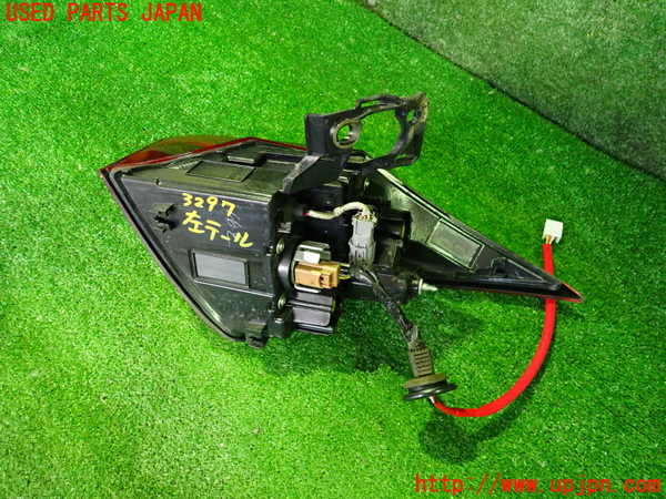 2UPJ-9232971536]レクサス・UX250h(MZAH10)左テールランプ 中古_2
