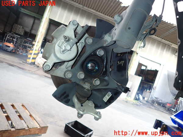 2UPJ-9232974290]レクサス・UX250h(MZAH10)右フロントナックルハブ 中古_2