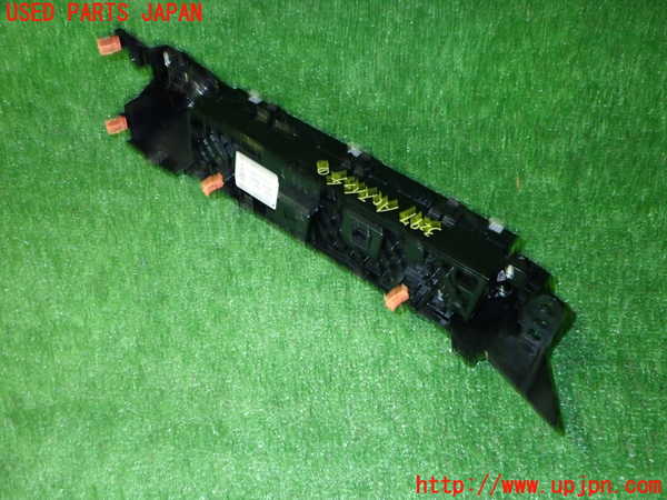 2UPJ-9232976066]レクサス・UX250h(MZAH10)エアコンスイッチ1 中古_3