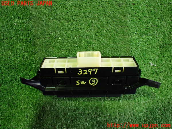 2UPJ-9232976308]レクサス・UX250h(MZAH10)スイッチ3(ASC ビューカメラ等) 中古_2