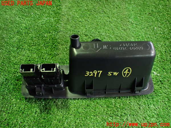 2UPJ-9232976309]レクサス・UX250h(MZAH10)スイッチ4(バックドアロック) 中古_2