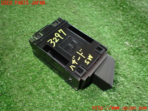 2UPJ-9232976290]レクサス・UX250h(MZAH10)ハザードスイッチ 中古_2