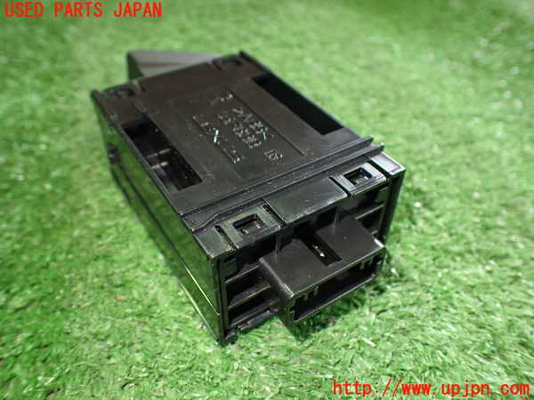 2UPJ-9232976290]レクサス・UX250h(MZAH10)ハザードスイッチ 中古_3