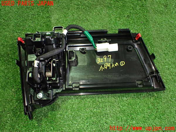 2UPJ-9232977841]レクサス・UX250h(MZAH10)小物入れ1 中古_3