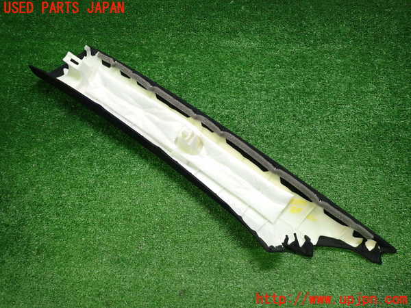 2UPJ-9232977655]レクサス・UX250h(MZAH10)右フロントピラートリム 中古_2