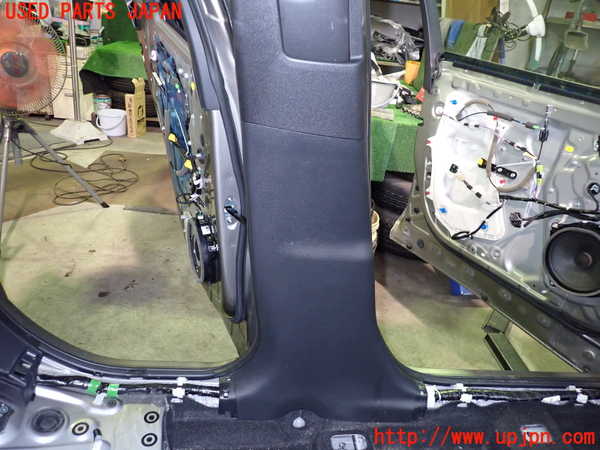 2UPJ-9232977670]レクサス・UX250h(MZAH10)左センターピラートリム 中古_2