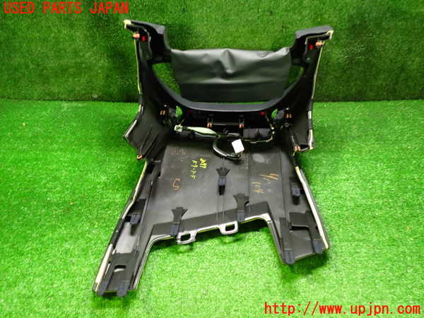 2UPJ-9232977510]レクサス・UX250h(MZAH10)メーターフード 中古_3