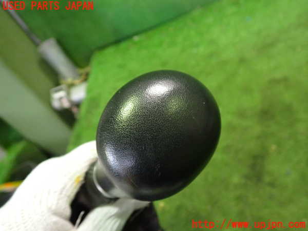 2UPJ-9232987570]アウディ・A5 カブリオレ(8FCALF)シフトノブ 中古_3