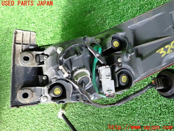 2UPJ-9232991536]レクサス・RC300h(AVC10)左テールランプ 中古_4