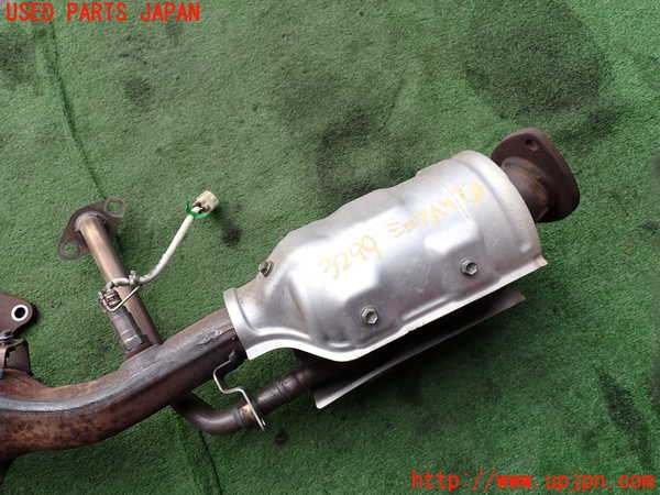 2UPJ-9232992661]レクサス・RC300h(AVC10)触媒1 中古_2