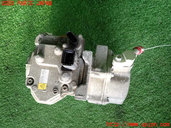 2UPJ-9232996025]レクサス・RC300h(AVC10)エアコンコンプレッサー 中古_3