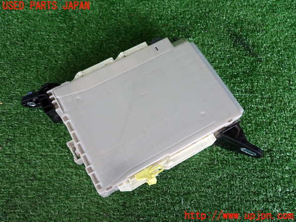 2UPJ-9232996742]レクサス・RC300h(AVC10)ヒューズボックス2 中古_2