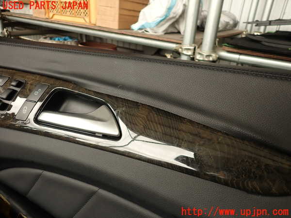 2UPJ-9233001234]ベンツ CLS350(218359)(218)右前ドア内張り 中古_4