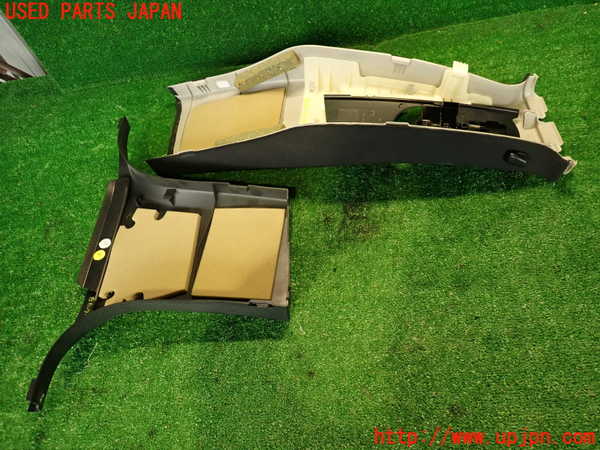 2UPJ-9233007670]ベンツ CLS350(218359)(218)左センターピラートリム 中古_5