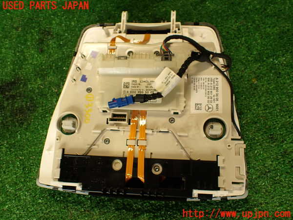 2UPJ-9233006411]ベンツ CLS350(218359)(218)ルームランプ1 (1列目真中) 中古_4