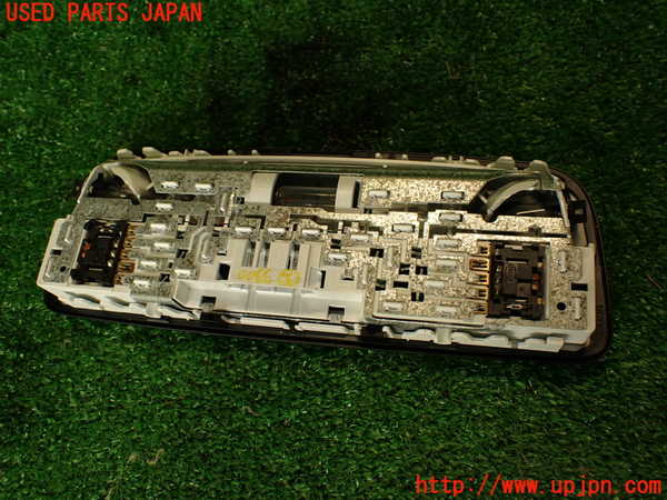 2UPJ-9233006412]ベンツ CLS350(218359)(218)ルームランプ2 (2列目真中) 中古_3