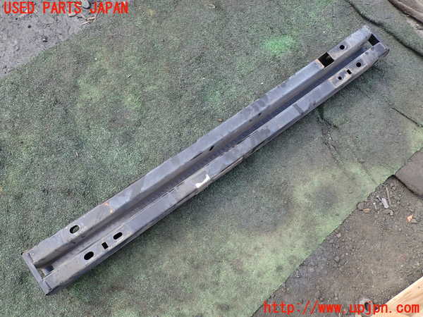 1UPJ-9233021014]NV350 キャラバン バン(VW2E26)フロントバンパーホースメント 中古_2