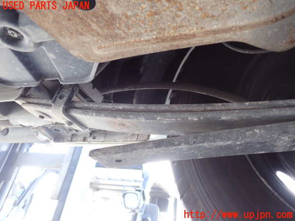 1UPJ-9233025100]NV350 キャラバン バン(VW2E26)右リアスプリング (リーフスプリング) 中古_3