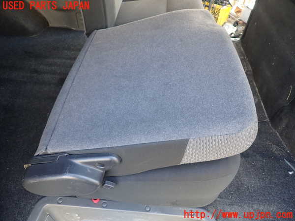 1UPJ-9233027145]NV350 キャラバン バン(VW2E26)右2列目シート 中古_4