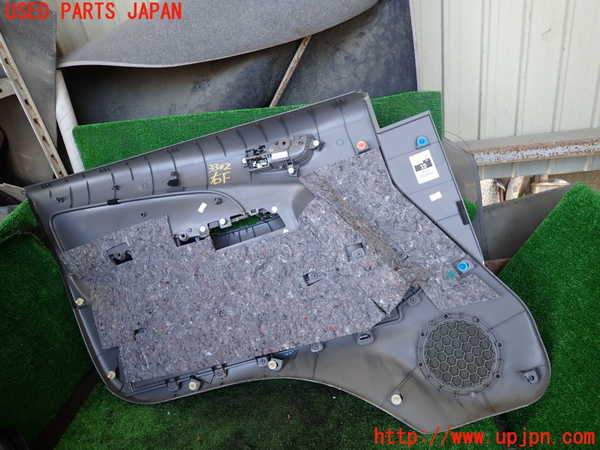 1UPJ-9233021234]NV350 キャラバン バン(VW2E26)右前ドア内張り 中古_4