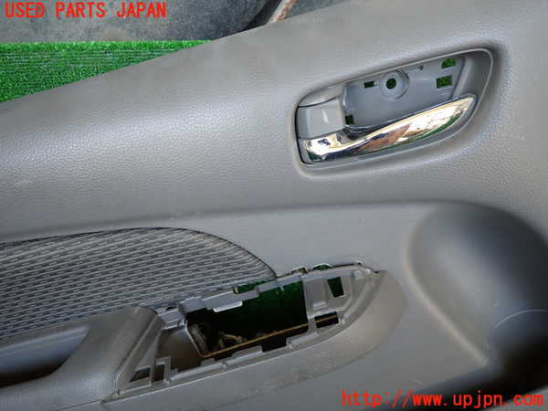 1UPJ-9233021264]NV350 キャラバン バン(VW2E26)左前ドア内張り 中古_2