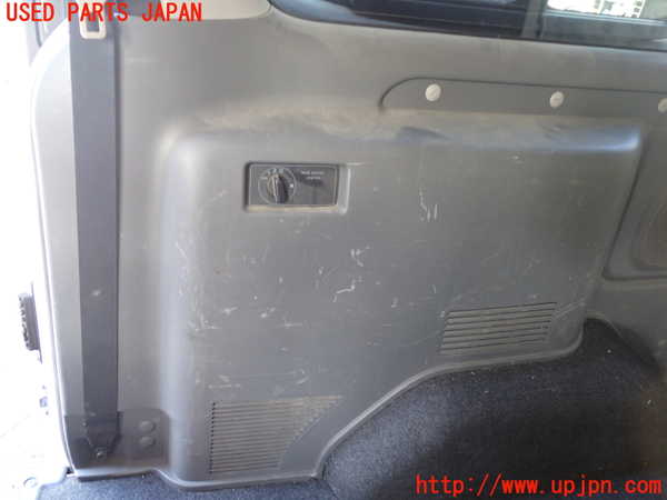 1UPJ-9233027675]NV350 キャラバン バン(VW2E26)右リアピラートリム 中古_2