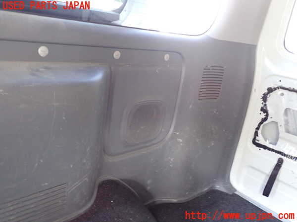 1UPJ-9233027675]NV350 キャラバン バン(VW2E26)右リアピラートリム 中古_3