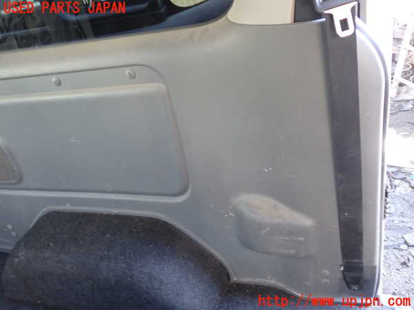 1UPJ-9233027680]NV350 キャラバン バン(VW2E26)左リアピラートリム 中古_2