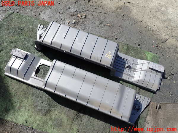1UPJ-9233027740]NV350 キャラバン バン(VW2E26)スカッフプレート 中古_3