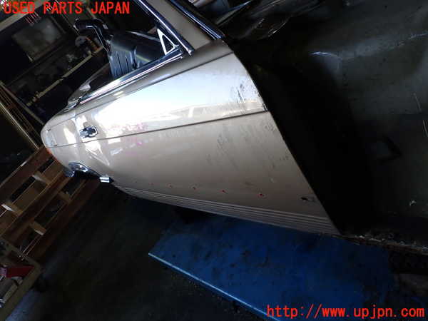 1UPJ-9233041230]ベンツ 500SL(不明)右ドア ジャンク部品取り_3