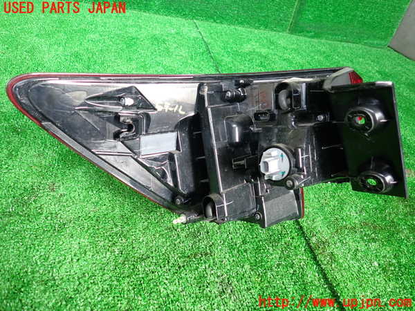 1UPJ-9233051530]WR-V(DG5)右テールランプ 中古_2