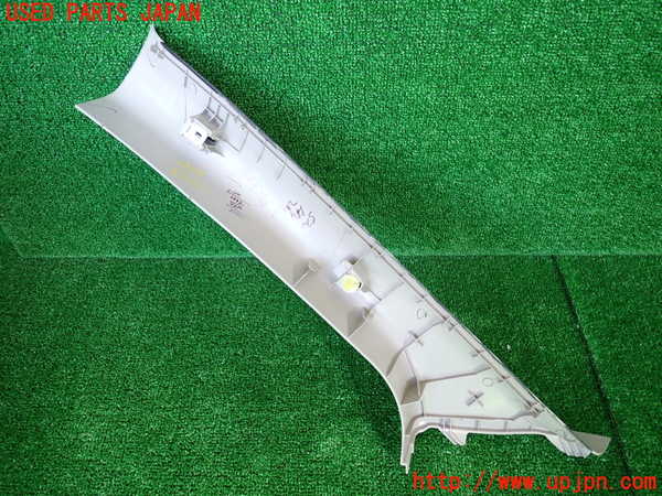 1UPJ-9233057665]WR-V(DG5)右センターピラートリム 中古_2